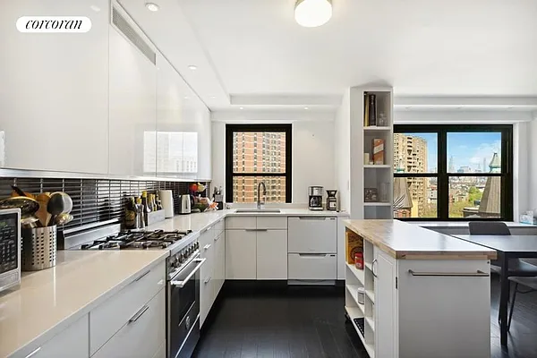 266 East Broadway #B904