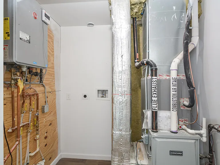 155 Crescent St #5 — Photo 3
