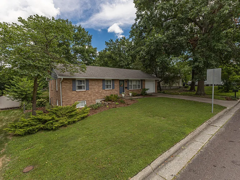 3312 Lynnwood Dr — Photo 2