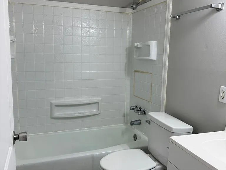 River Glow Apartments — Photo 15
