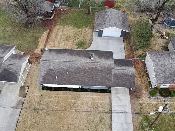 3rd image of 106 Bridle Ridge Rd