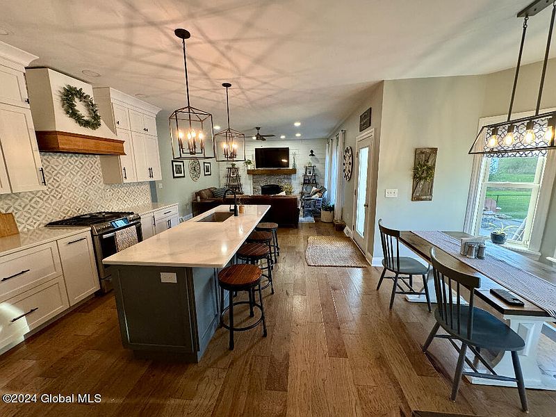 3rd image of 52 Stratton Lane