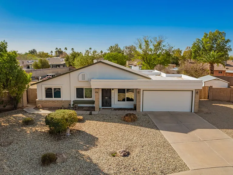 2321 E Enid Cir — Photo 2