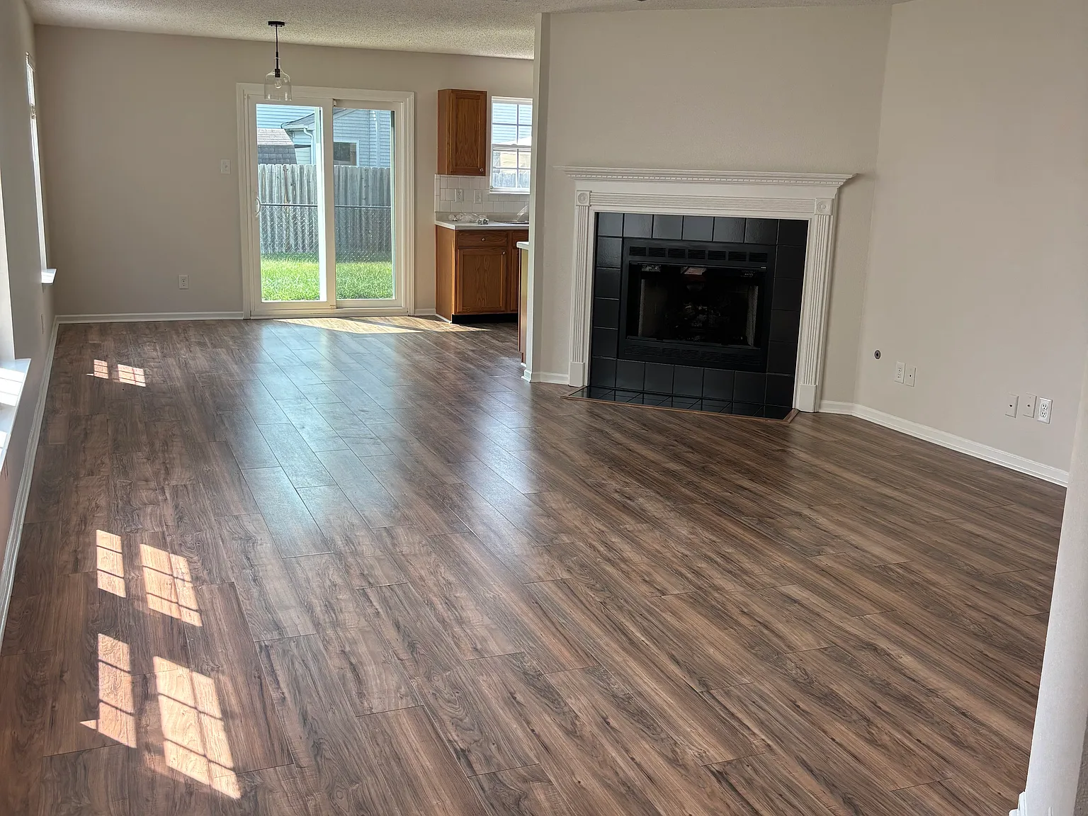 3 bed, 1426 sqft, $2,100 — Photo 3