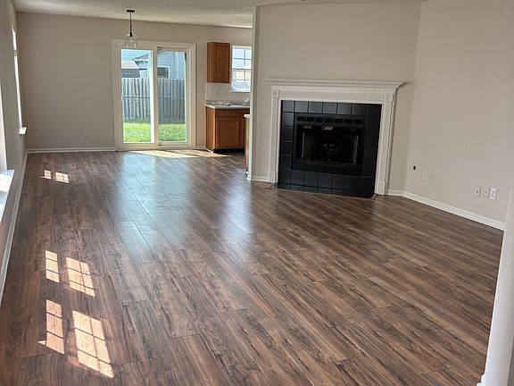 3rd image of 5636 N Plymouth Ct