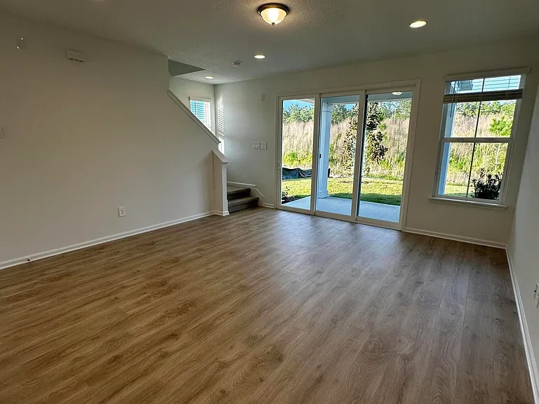 545 Brandon Lakes Dr — Photo 12
