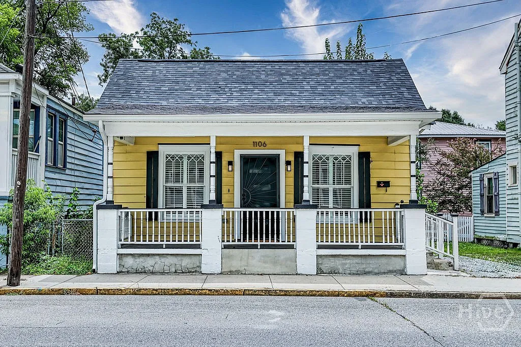 3 bed, 2.0 bath, 839 sqft, $3,500 — Photo 1