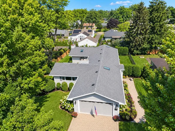434 E Valencia Ave, Barrington, IL 60010
