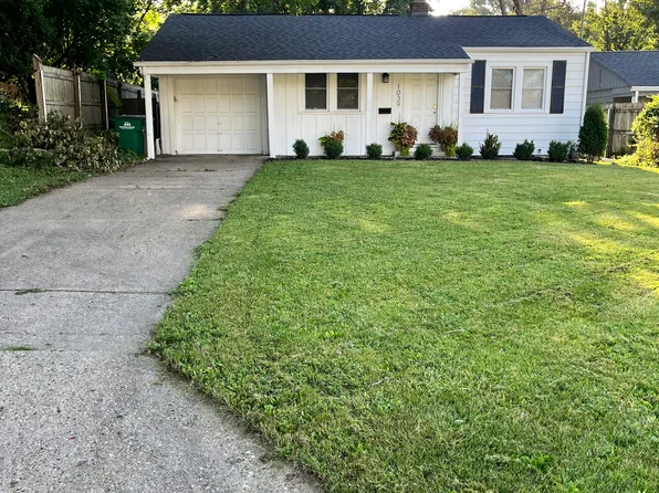 1039 65th St, Windsor Heights, IA 50324