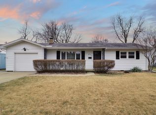 905 Mayflower Ave, Bloomington, IL 61701