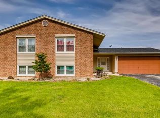 1465 Wm Clifford Ln, Elk Grove Village, IL 60007