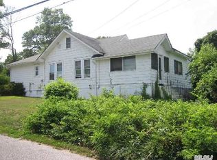 28 Lake Shore Dr, Ronkonkoma, NY 11779