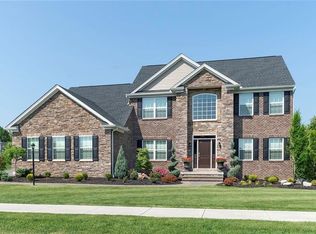 2001 Sherwood Ct, Coraopolis, PA 15108