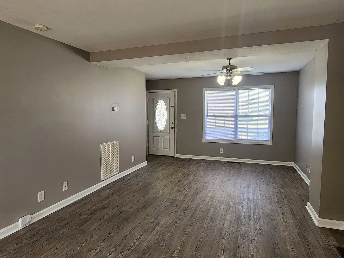 4 Bedroom 2.5 Bath Gorgeous Oak Grove Home — Photo 3
