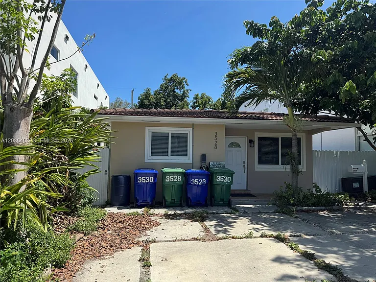 3528 SW 25th Ter #3528 — Photo 1