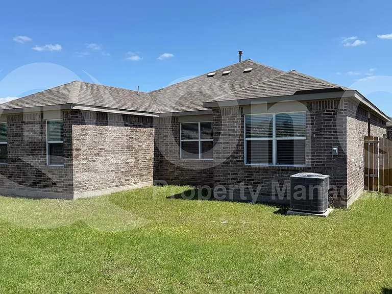 904 Emerson Dr — Photo 22