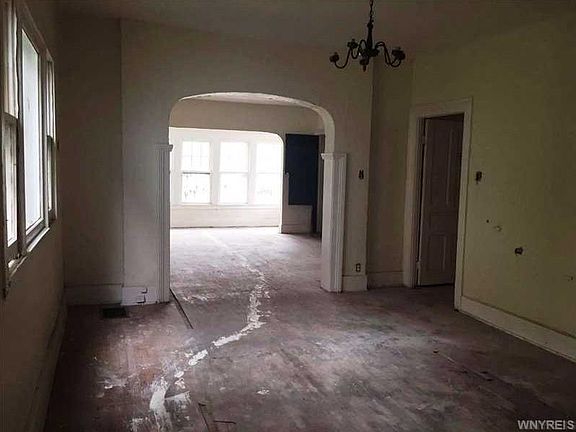3rd image of 985 W Delavan Ave