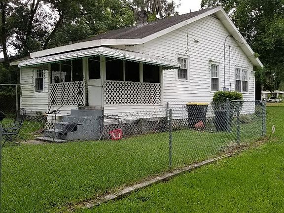 2nd image of 2105 Lake Shore Blvd