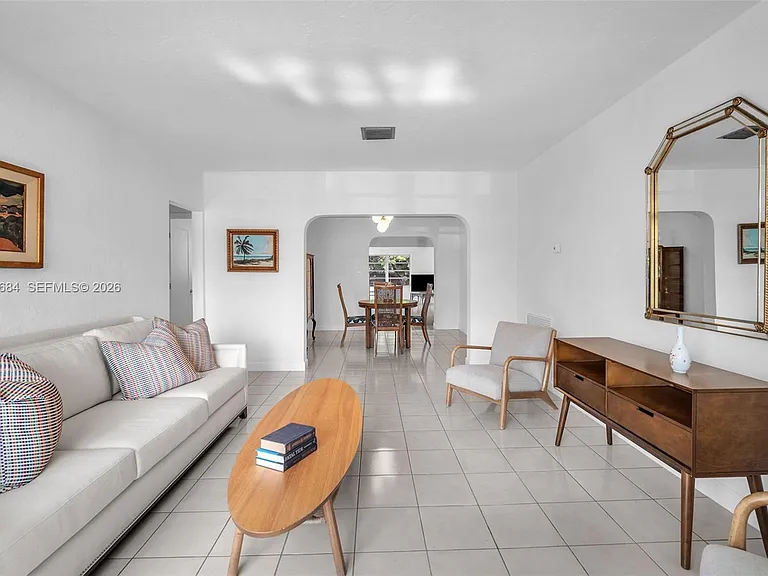 2420 SW 21st Ave — Photo 6