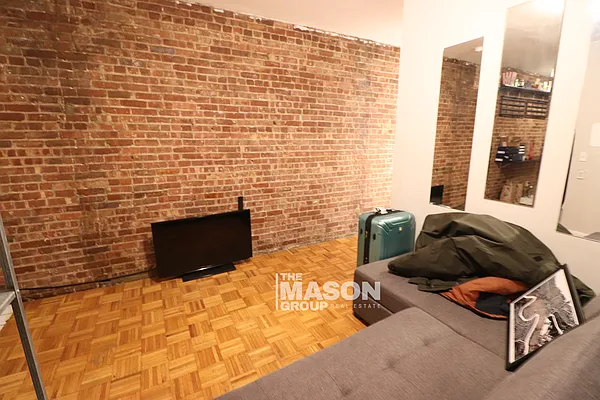 Rented by Mason Group LLC | media 8