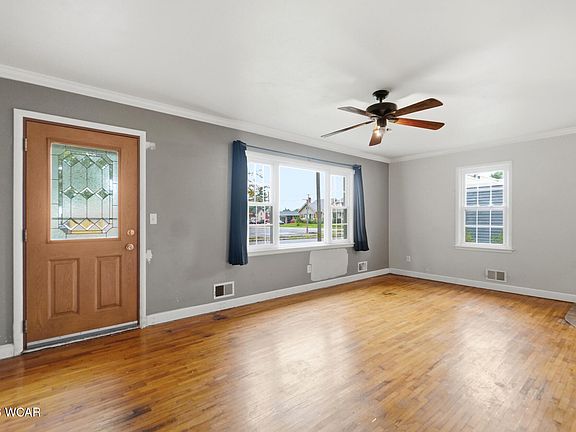 5th image of 108 S Chestnut St