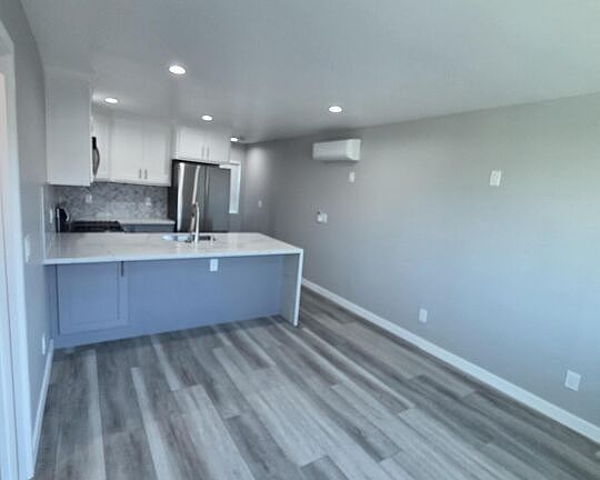 5th image of 5353 S Harcourt Ave