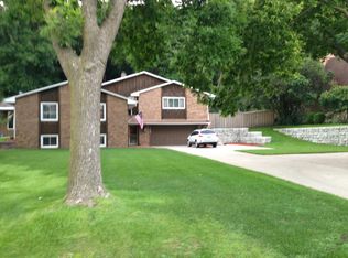 1300 Wachtler Ave, Mendota Heights, MN 55118