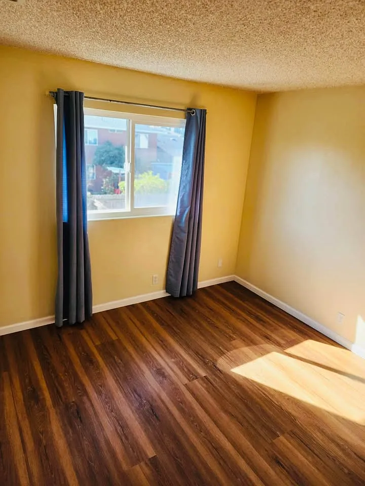 6 bed, 1890 sqft, $800 — Photo 2
