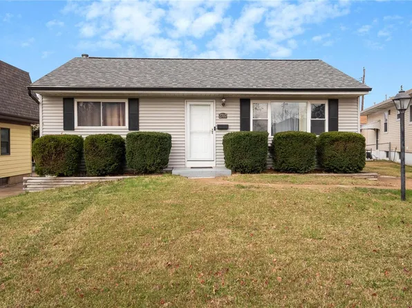 2707 Corliss Dr, Saint Louis, MO 63125
