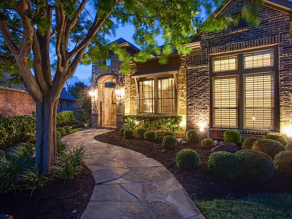 3rd image of 1005 Forest Lake Cir
