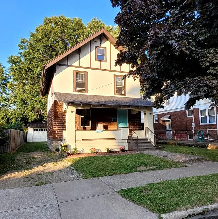 2121 Union Ave photo 1