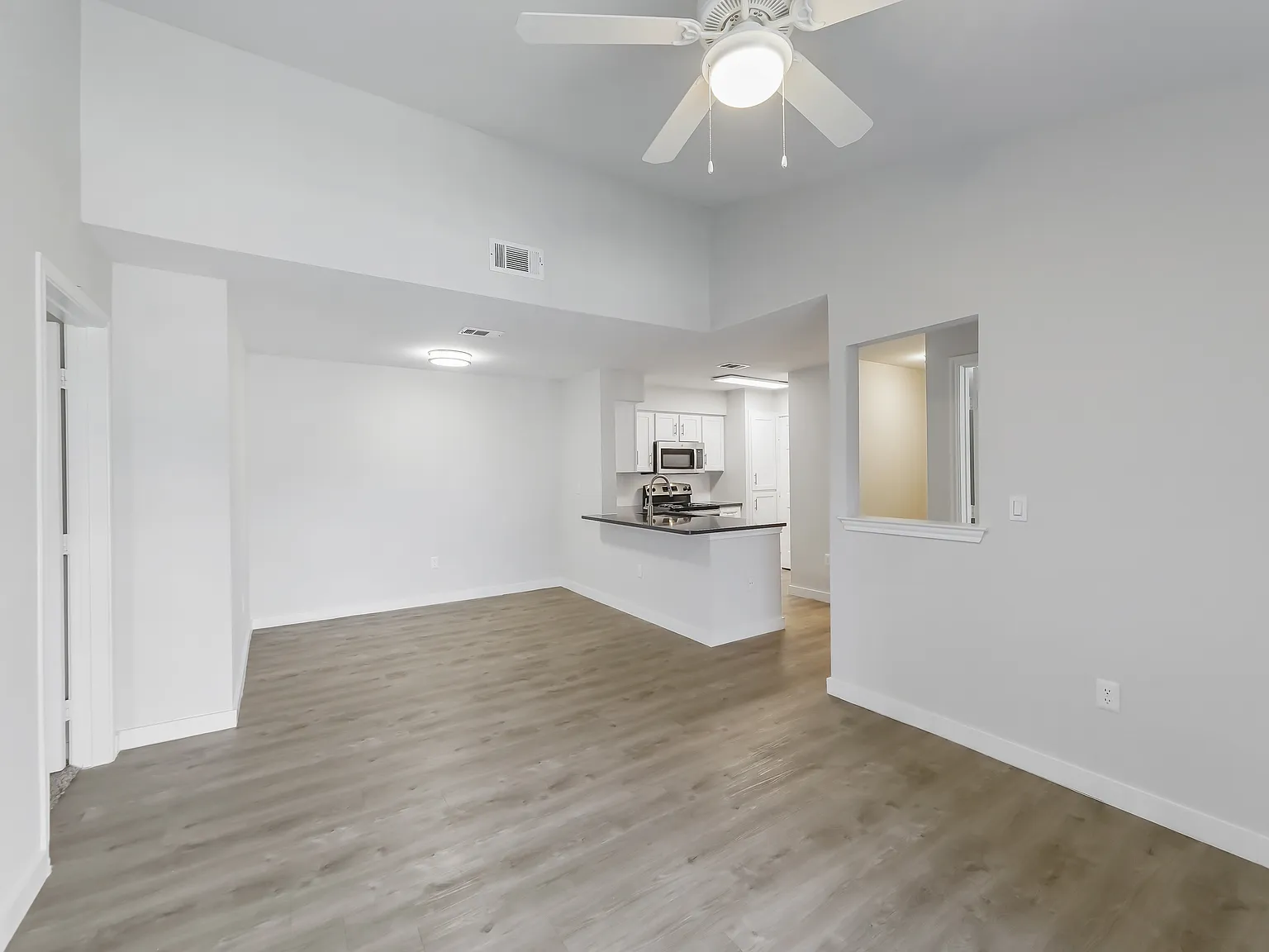 Lakeside Apartments — Photo 4