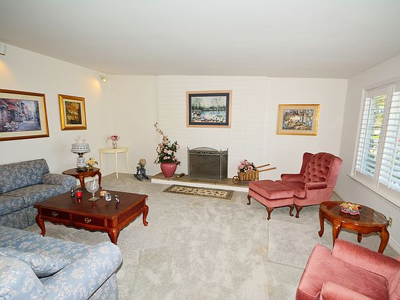 3rd image of 19329 Entradero Ave