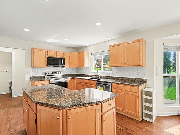 3rd image of 1822 Mountainview Court