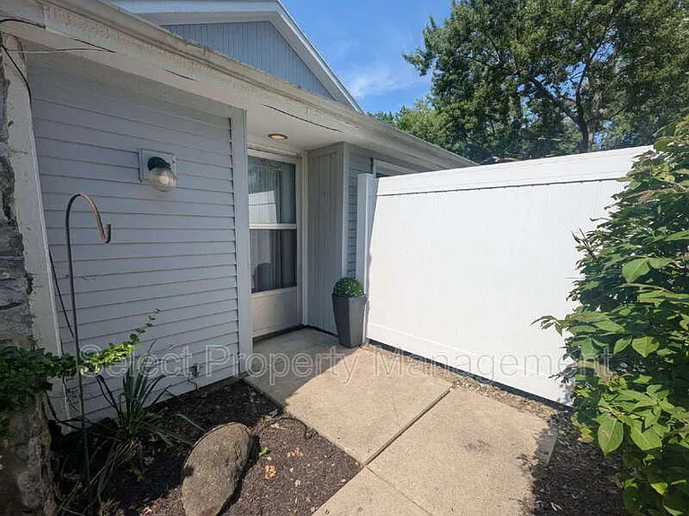 4619 Arlington Pkwy S — Photo 3