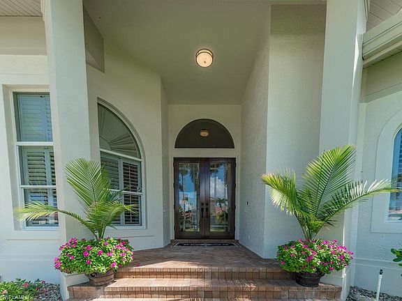 4th image of 851 Banyan Ct