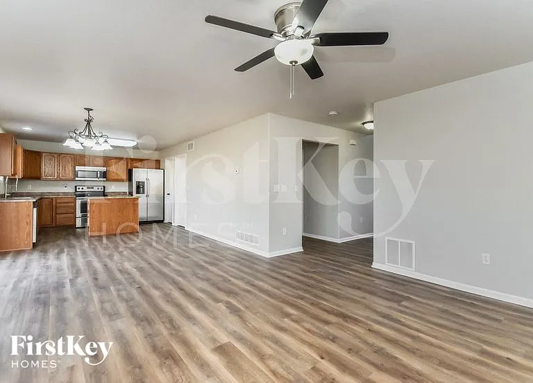 7606 Sistine Ln — Photo 4