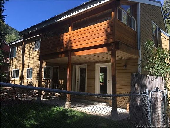 3rd image of 735 Parkview Dr