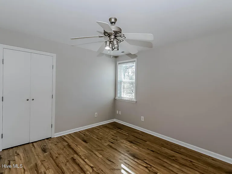 2901 Mandy Ln — Photo 23