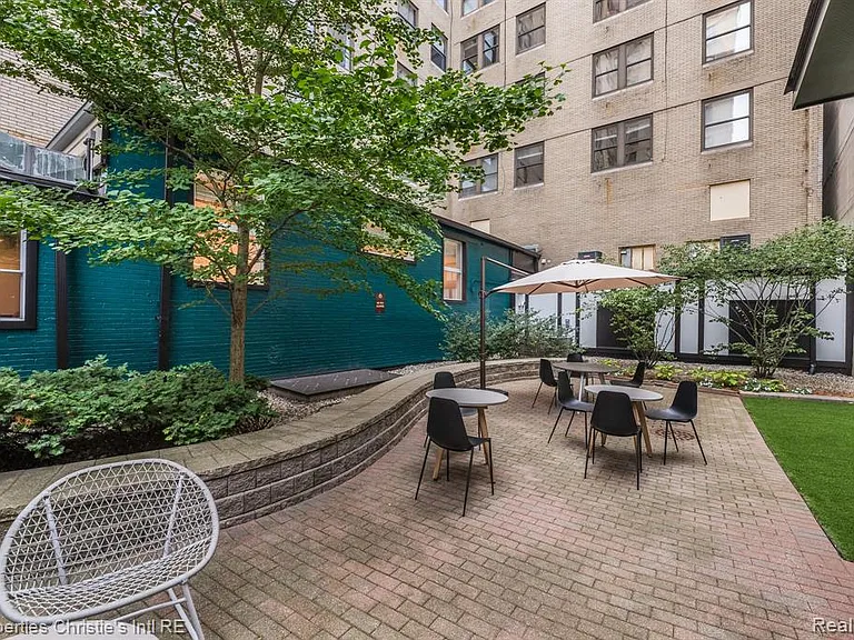 15 E Kirby St #829 — Photo 27