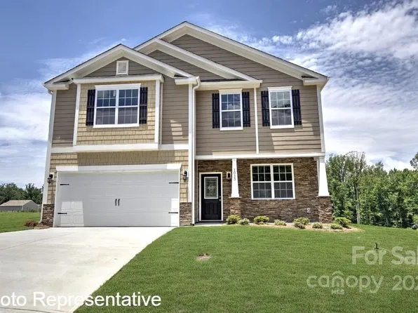 911 Newport Ct, Asheville, NC 28806