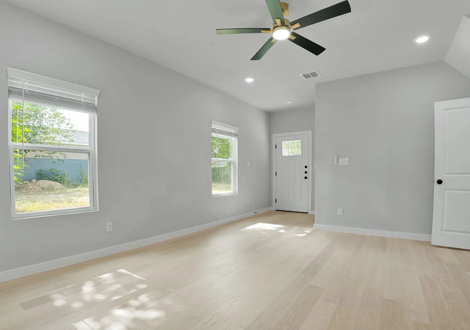 525 Dakota St — Photo 4