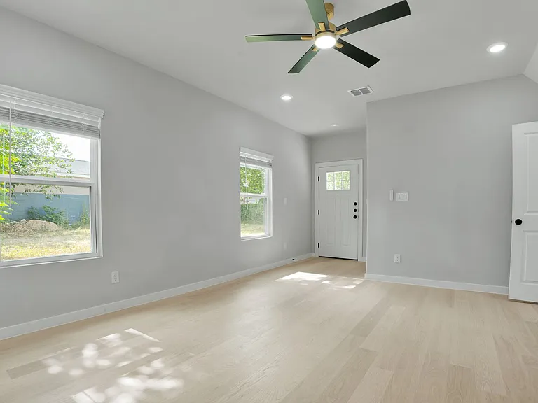 525 Dakota St — Photo 21