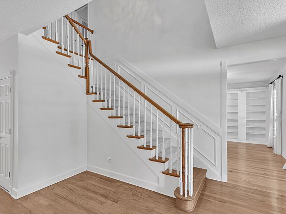 4th image of 1427 Mallard Landing Blvd