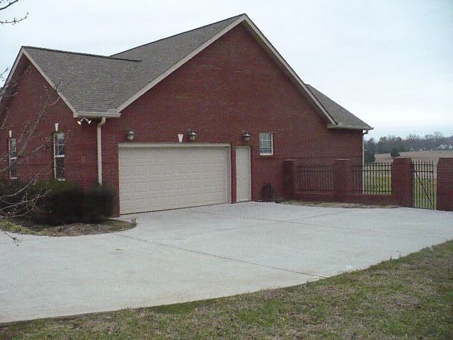 2nd image of 1196 Craigs Chapel Rd