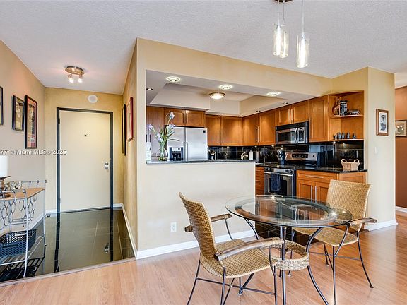 3rd image of 1625 SE 10th Ave APT 1005
