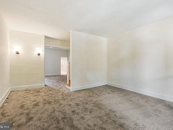 5th image of 608 E 33rd St