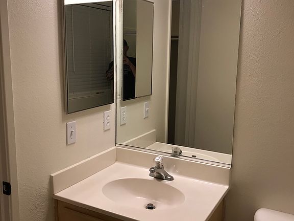 4th image of 6004 Regino St