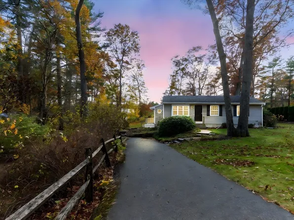9 Marion Rd, Middleboro, MA 02346