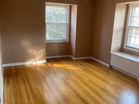 3rd image of 2605 Guenevere Ave SE